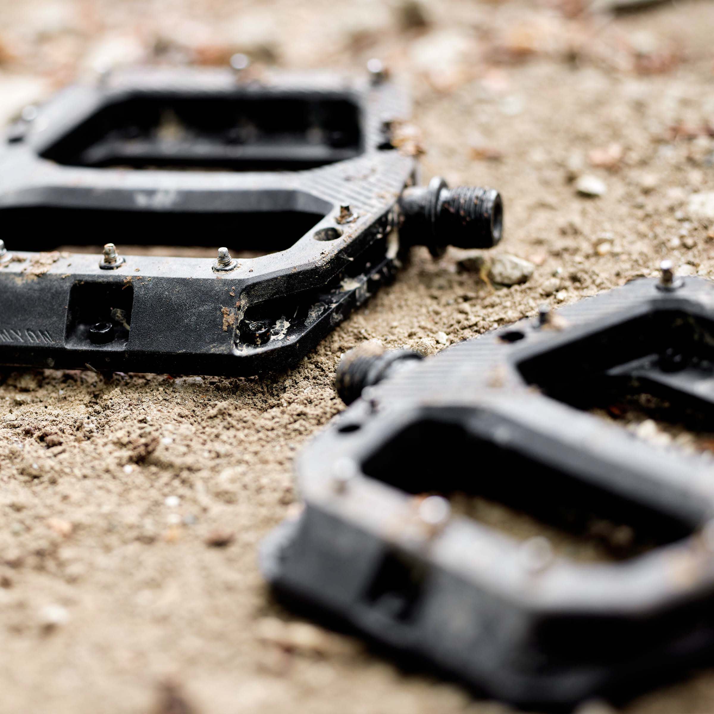 Flat pedal clearance