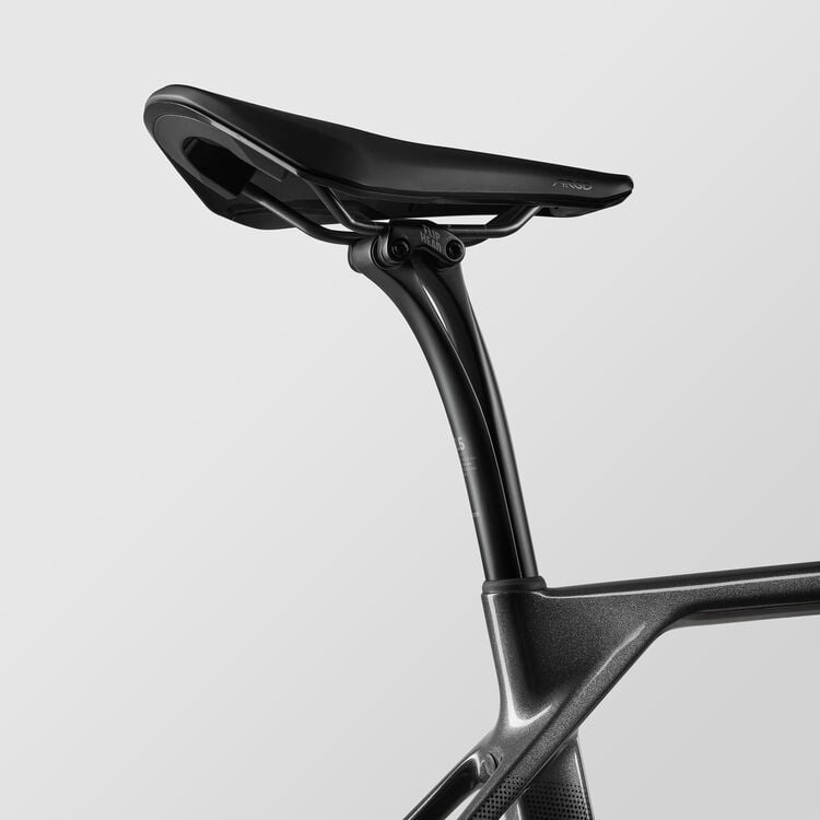Endurace CF SLX 8 Di2 Endurace CF SLX 8 Di2