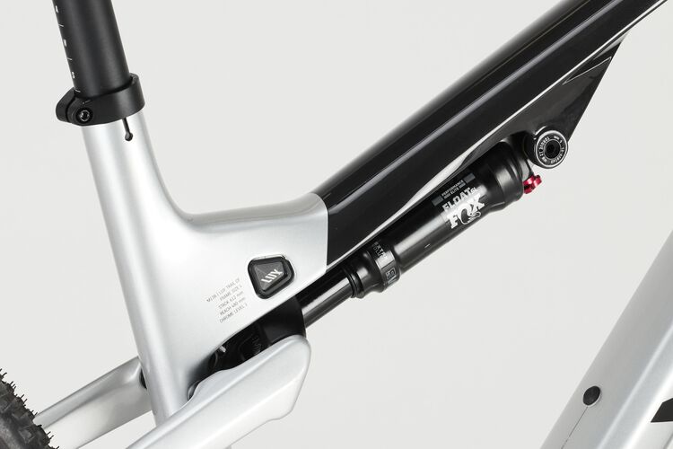 Lux Trail CF 8 Lux Trail CF 8