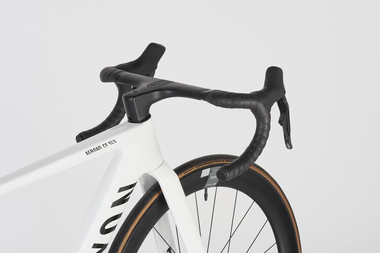 Aeroad CF SLX 8 Di2 Aeroad CF SLX 8 Di2