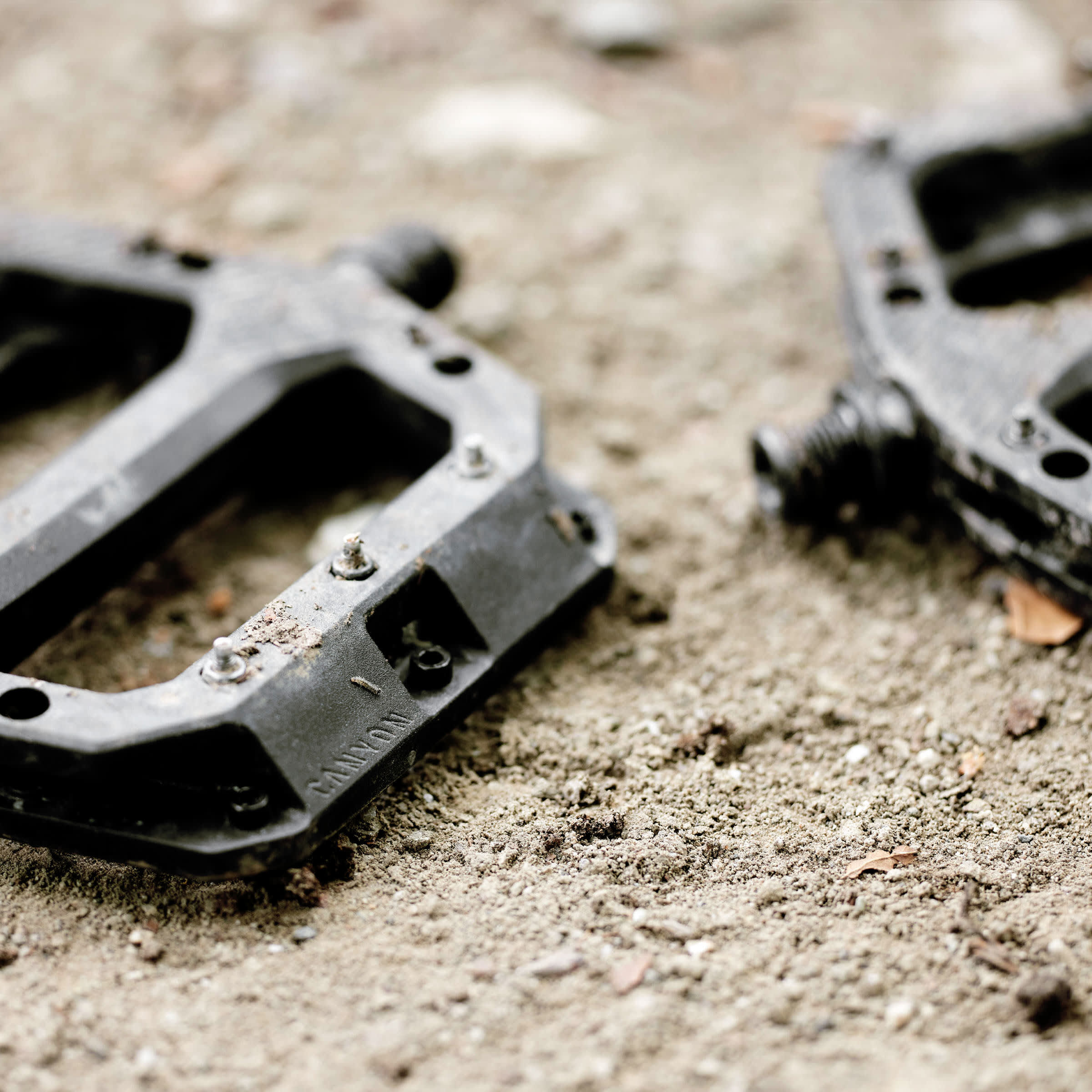Giant shredder deals flat pedals