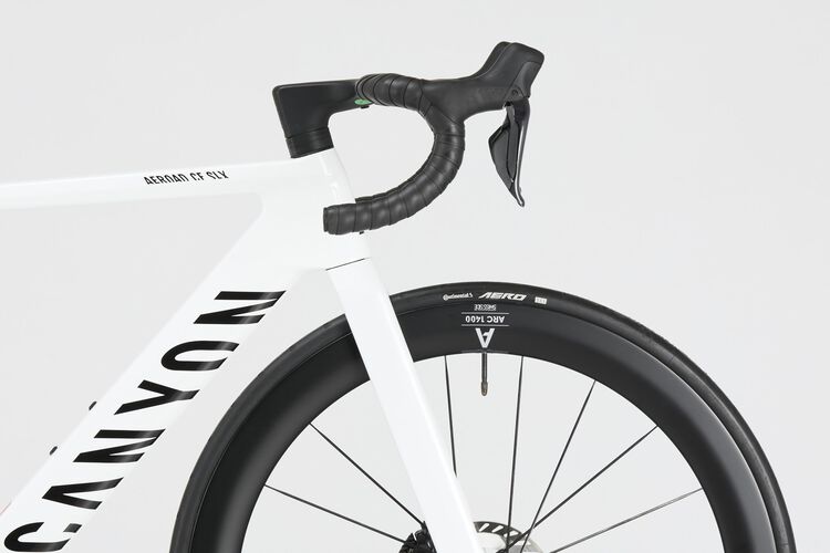 Aeroad CF SLX 8 Di2 Aeroad CF SLX 8 Di2