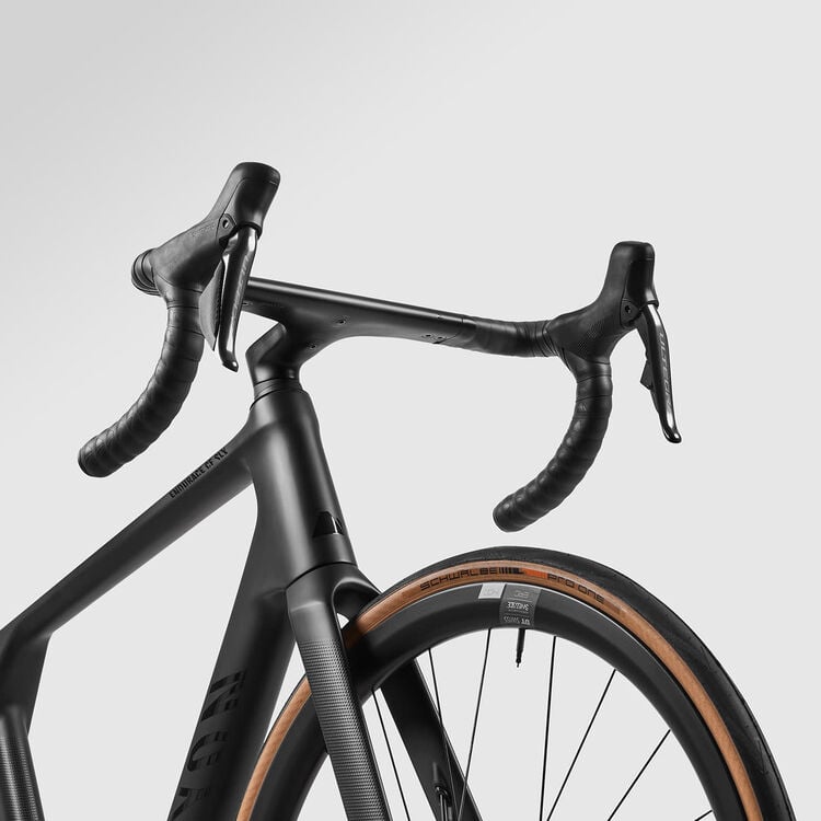 Endurace CF SLX 8 Di2 Endurace CF SLX 8 Di2