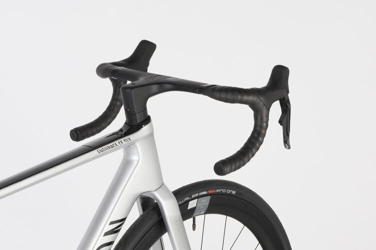 Endurace CF SLX 8 Di2 Endurace CF SLX 8 Di2