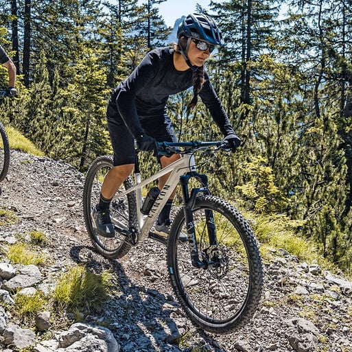 VTT semi-rigide pour femmes