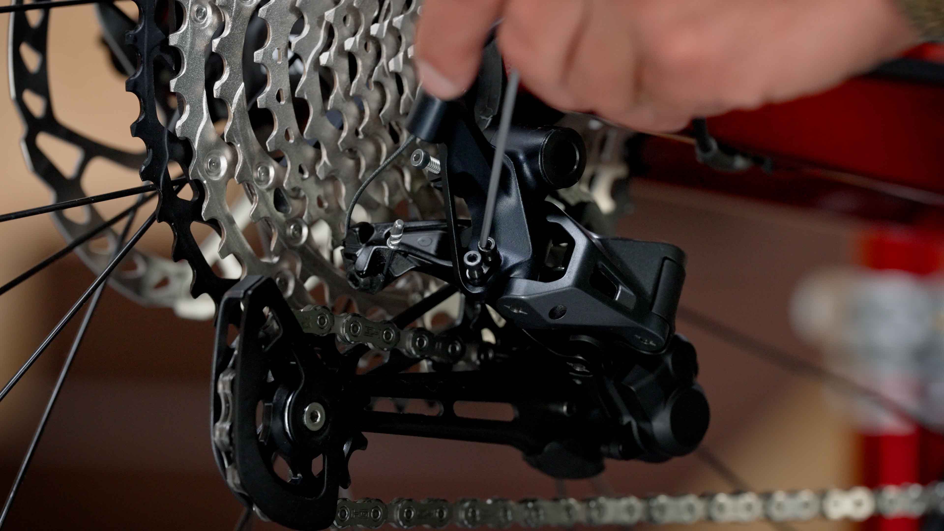 Adjust your mechanical Shimano rear derailleur