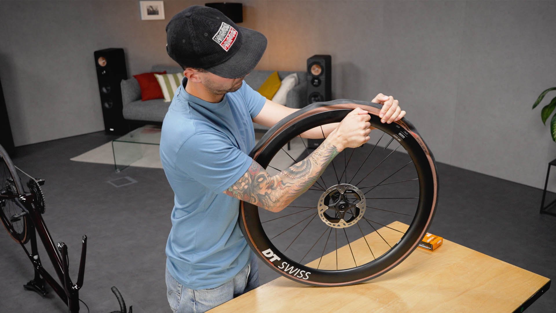 Repariere einen platten Reifen an deinem Canyon Rennrad oder Gravel Bike