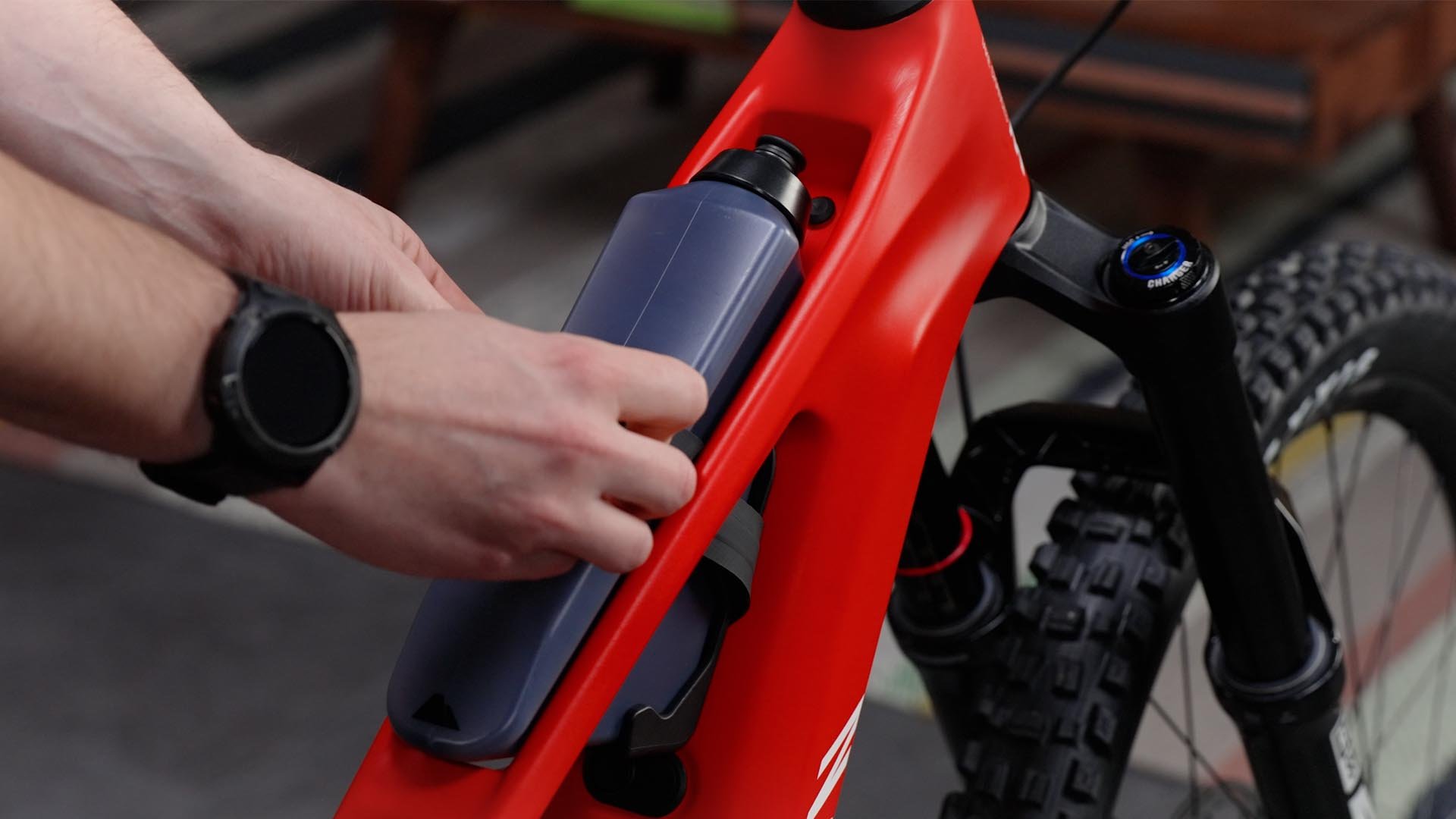 Fit the bottle cage to your Torque:ON